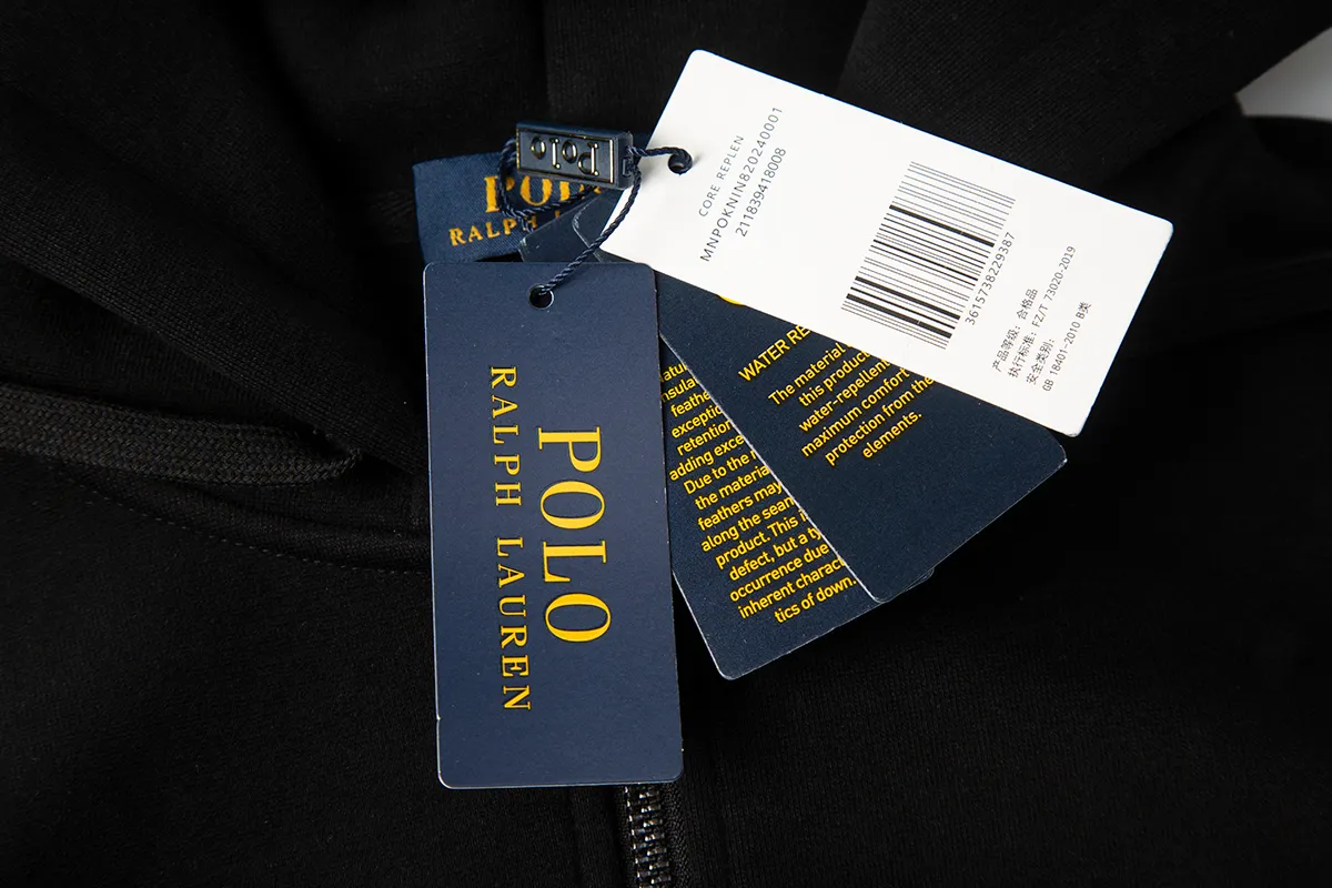 P260 White background picture [Evergreen for all seasons] Style number: 26201# (on sale all year round) Color: black and white / black and red / navy white / saffron / off-white / matte pink / light blue / yellow / dark gray Size: S to XL - Ralph Lauren/Ralph Lauren 26SS new four seasons classic basic three-dimensional Malaysia LOGO-No. 3 armband solid color long-sleeved zipper cardigan sweatshirt - 380g double-sided cotton heavy fabric✅ - The original version has the same 7.5CM widened thread processing✅ - Three-dimensional Malaysian embroidery Customized brand pentagonal POLO zipper ✅ - Ralph Lauren classic Malaysian logo Polo｜Unlock the British retro sports style RL classic style for all seasons The fit is loose and can be easily controlled by both men and women Simple Clean and versatile 1.2cm retro original color hook silk drawstring Full of details Use 380 grams of heavy double-sided cotton to create a tall and straight silhouette The iconic Malaysian embroidery logo interprets American origin. The solid color system can easily control formal and casual scenes.